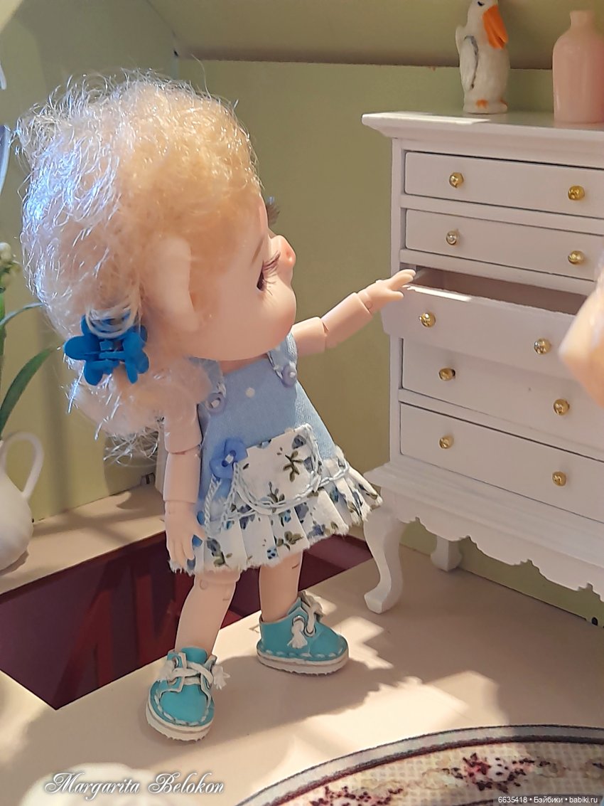 Обустройство кукольного домика началось