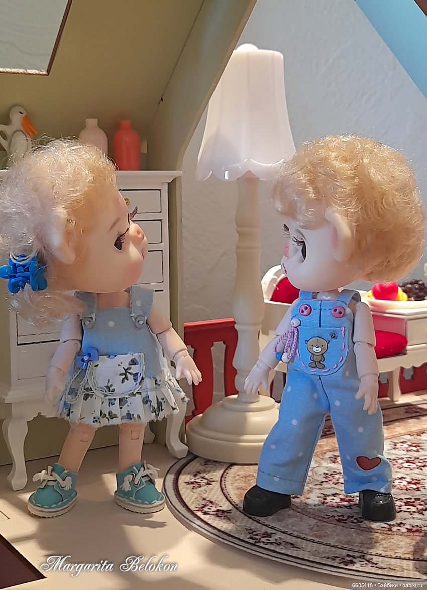 Обустройство кукольного домика началось