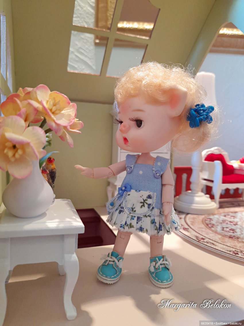 Обустройство кукольного домика началось