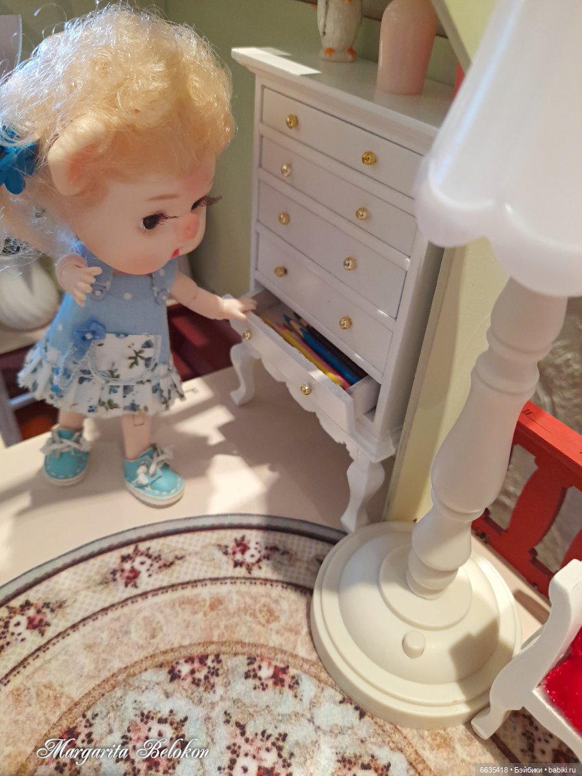 Обустройство кукольного домика началось