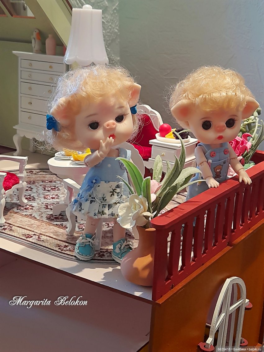 Обустройство кукольного домика началось