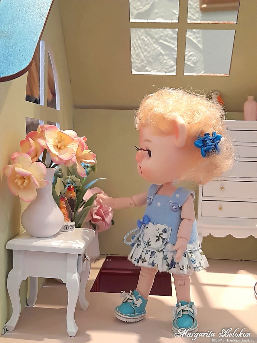 Обустройство кукольного домика началось