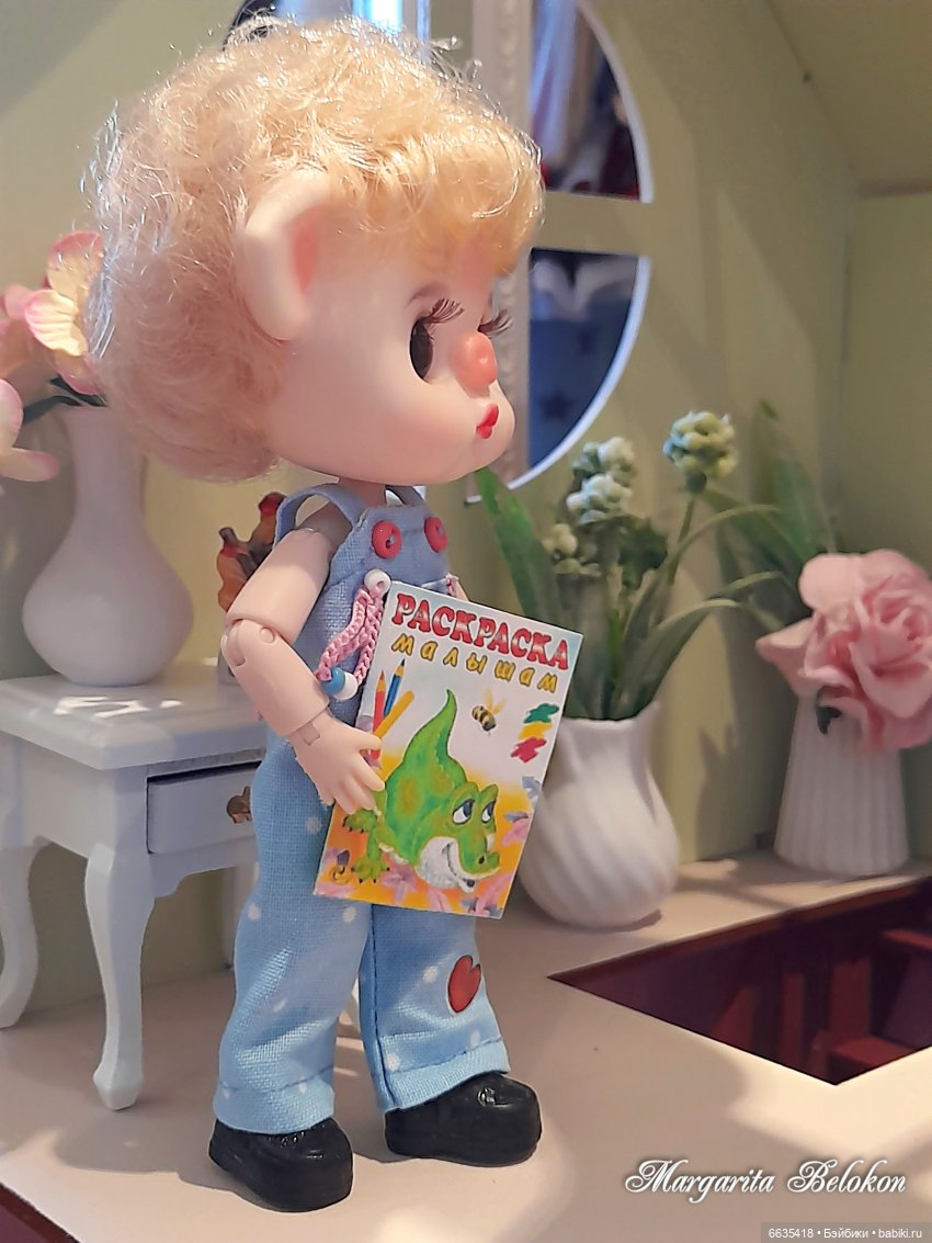 Обустройство кукольного домика началось