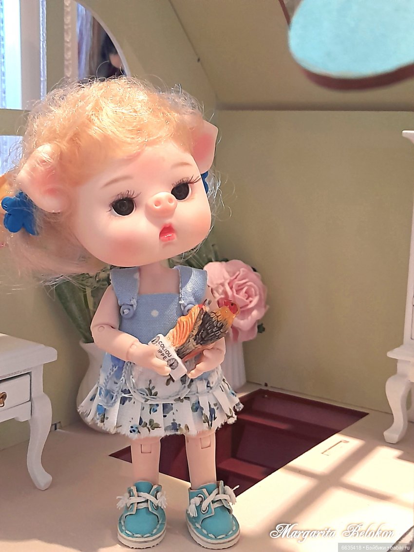 Обустройство кукольного домика началось