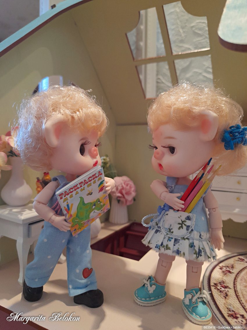 Обустройство кукольного домика началось