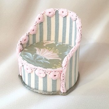 МК  «Кресло для кукол из картона»