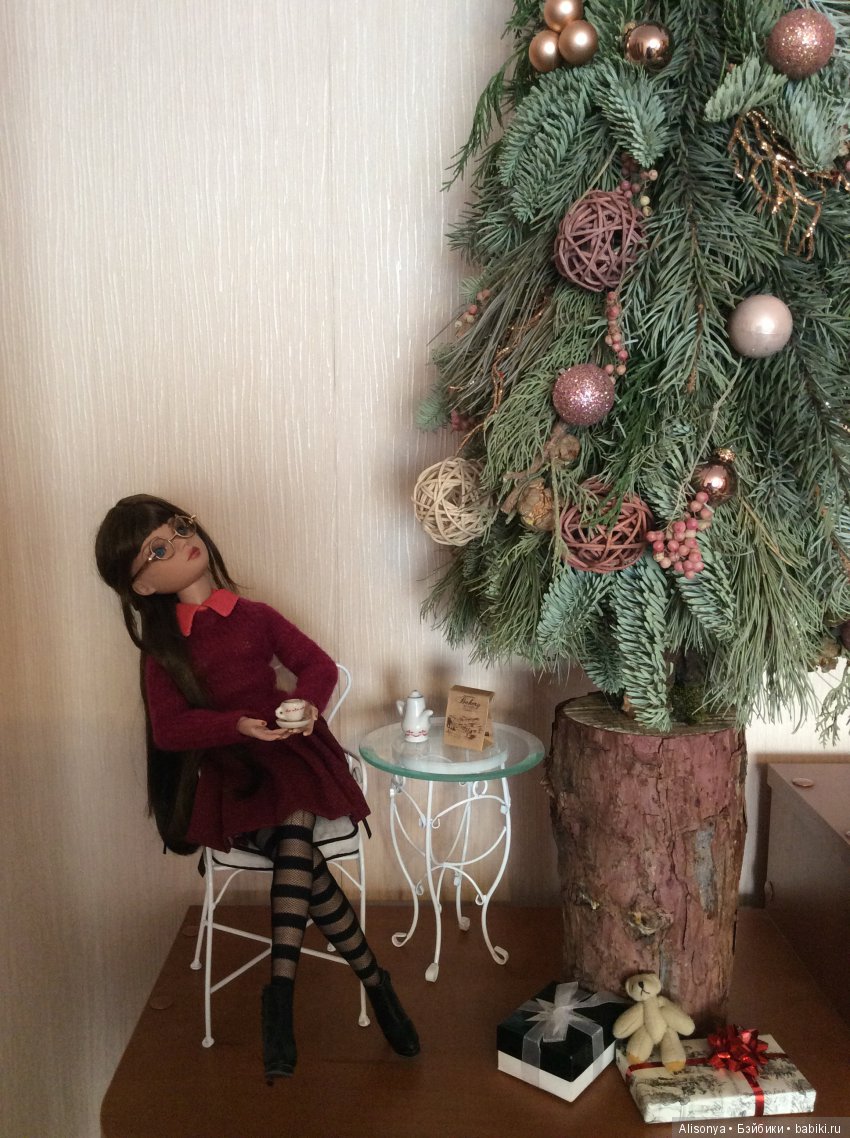 Как моя Элина наряжала ёлку