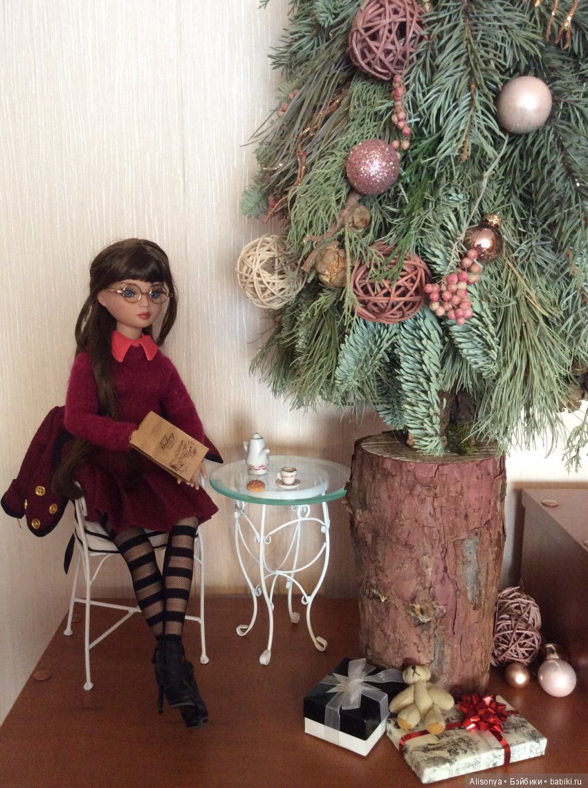 Как моя Элина наряжала ёлку