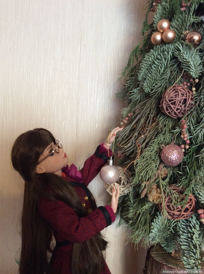 Как моя Элина наряжала ёлку (фото 2)