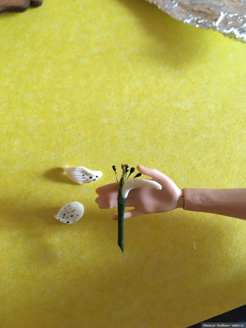 МК Ветка лилии из полимерной глины. Миссис Бэйбики 2020