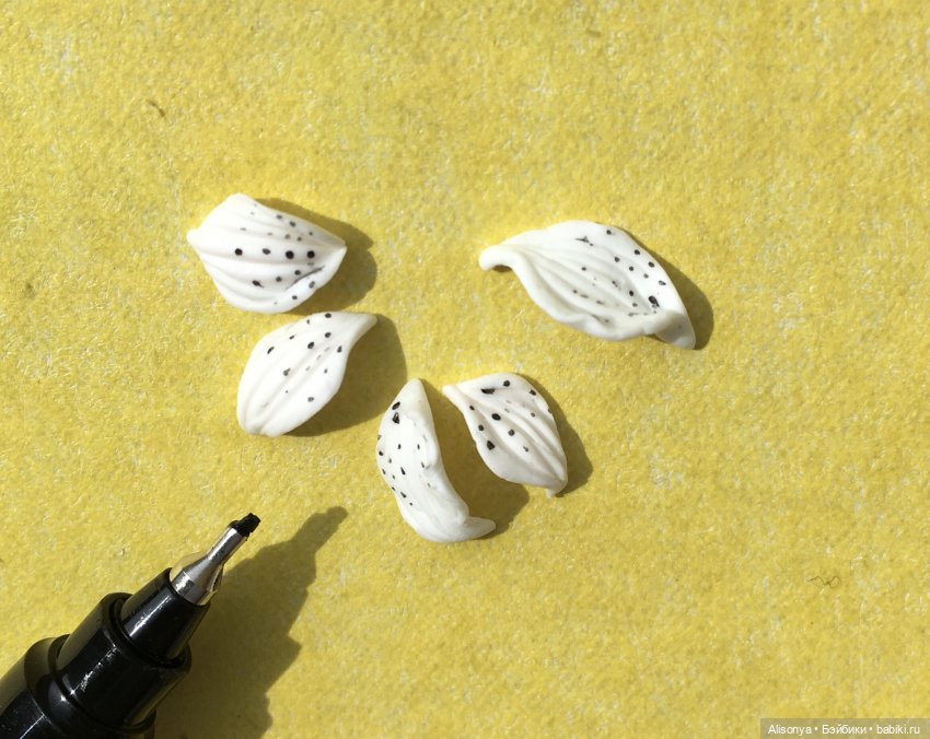 МК Ветка лилии из полимерной глины. Миссис Бэйбики 2020