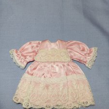 Платье шёлк на маленькую антикварную или винтажную куклу