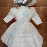 Платье и шляпка на антикварную куклу