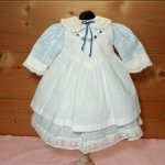 Комплект платье и фартук для антикварной или винтажной куклы