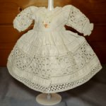 Платье с длинным рукавом на антикварную или винтажную куклу 20-22 см