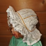 Красивый чепчик - боннет с ушками на антикварную или винтажную куклу