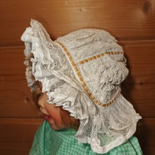 Красивый чепчик - боннет с ушками на антикварную или винтажную куклу