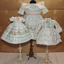 Платья на кукол сестричек!