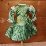 Платье  шёлк  на антикварную или винтажную куклу рост 28  см