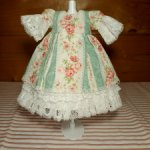 Платье на антикварную или винтажную куклу рост 22-24 см