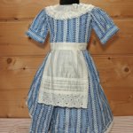 Платье и фартук на винтажную или антикварную куклу ростом 60-65 см