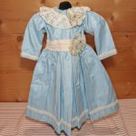 Платье на антикварную или винтажную куклу рост 55 см