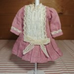 Платье лён на антикварную или винтажную куклу рост 20-22 см