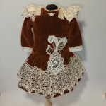 Платье и чепчик бархат на антикварную или винтажную куклу рост 40 см