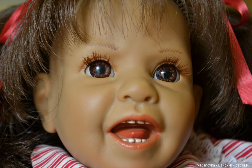 Приклеивание ресниц идентично фабричным