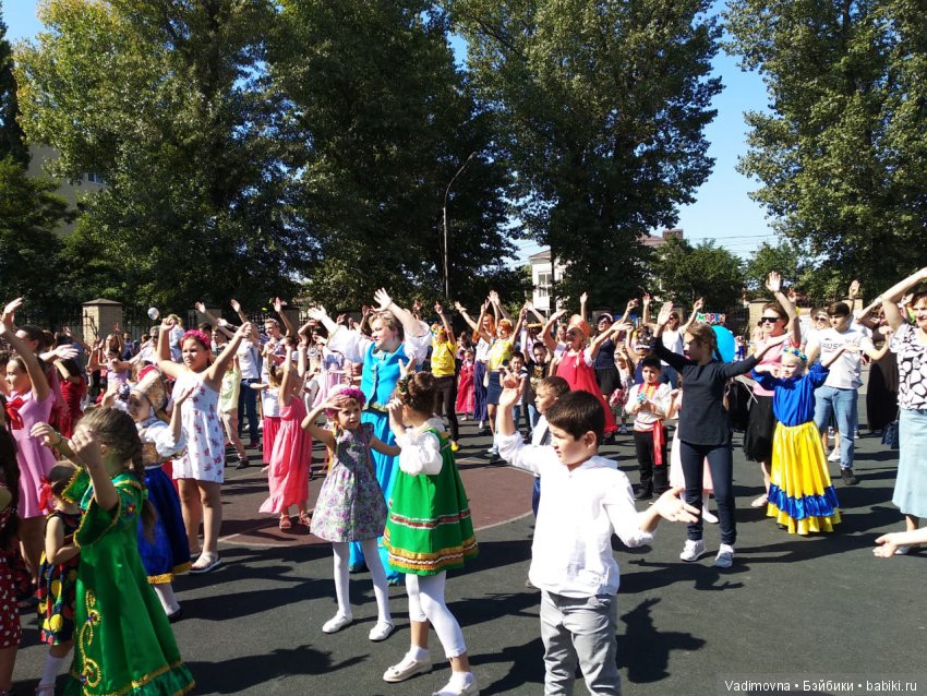 Ежегодная школьная осенняя ярмарка научит