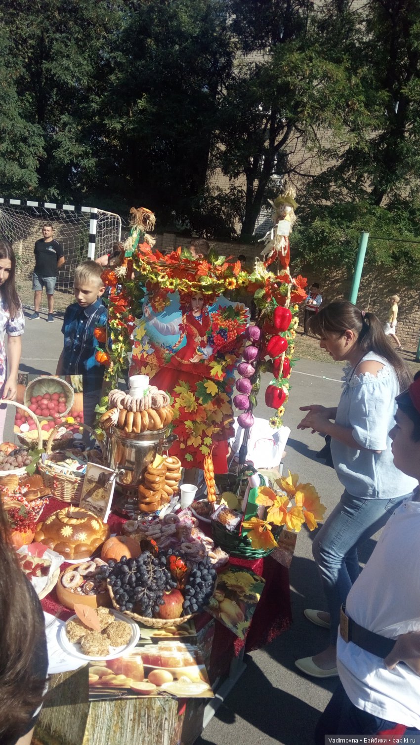 Ежегодная школьная осенняя ярмарка научит