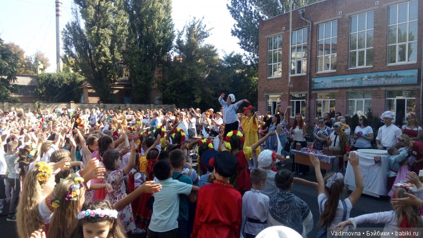 Ежегодная школьная осенняя ярмарка научит