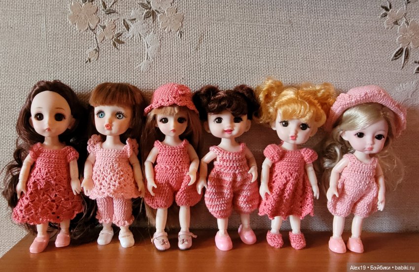 Баболики в розовом.