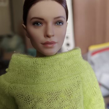 Как поменять прическу экшен деве?