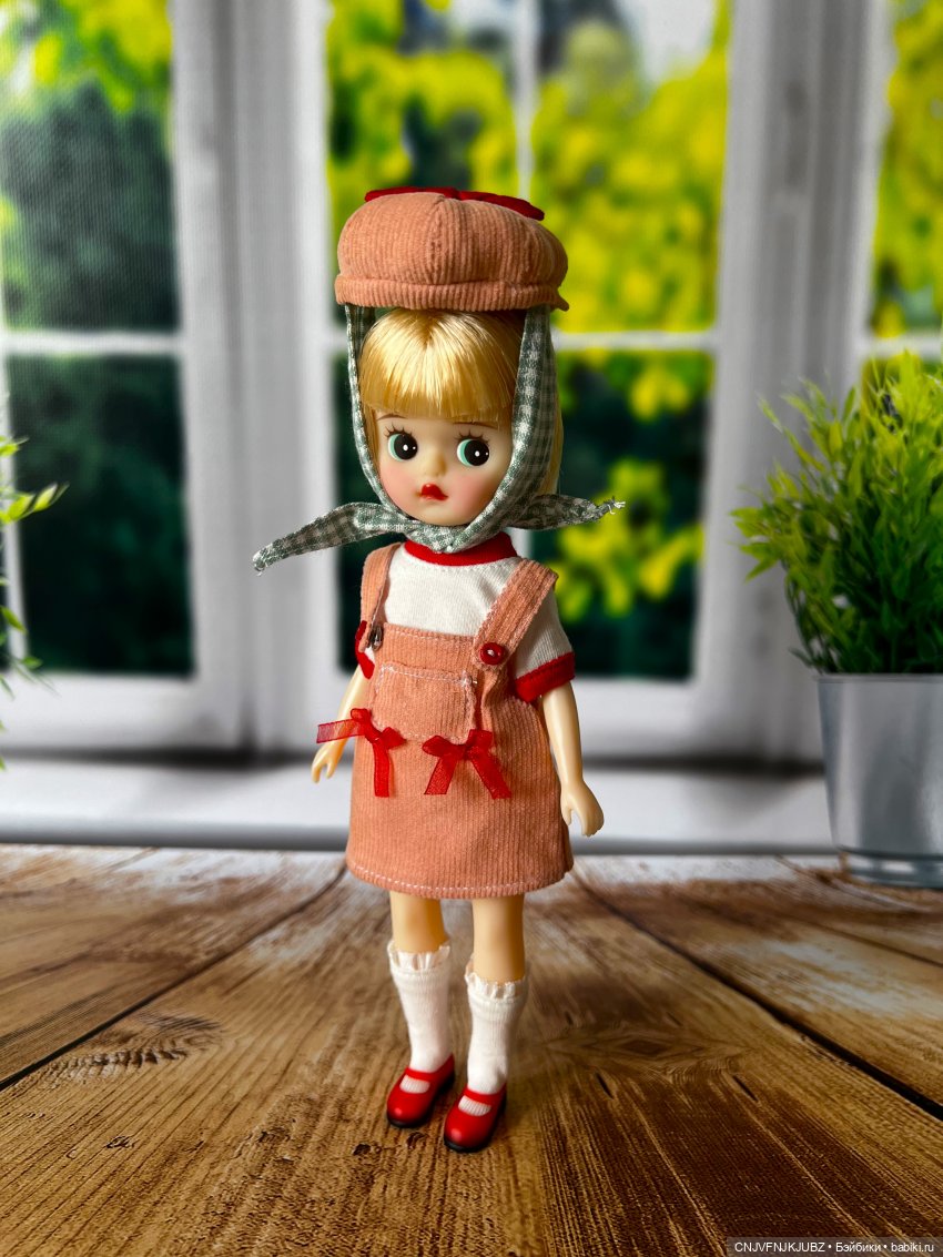 Ягодка в подарок — Куклы Strawberry Planet: Redberry (фото 3)