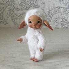 Белоснежный ушастый тролль