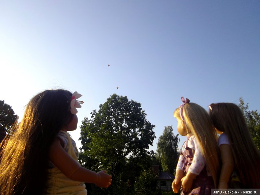 Kidz'N'Cats девчонки на природе