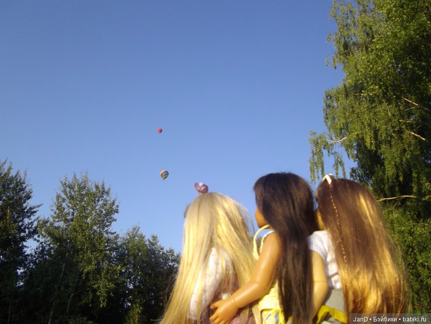 Kidz'N'Cats девчонки на природе