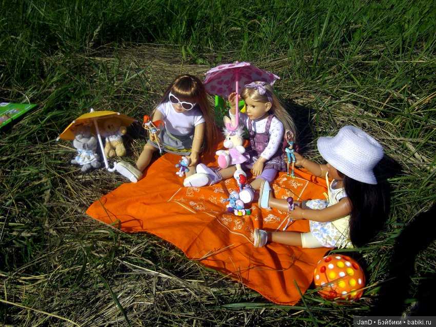 Kidz'N'Cats девчонки на природе (фото 6)