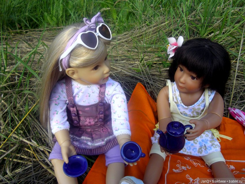 Kidz'N'Cats девчонки на природе (фото 5)