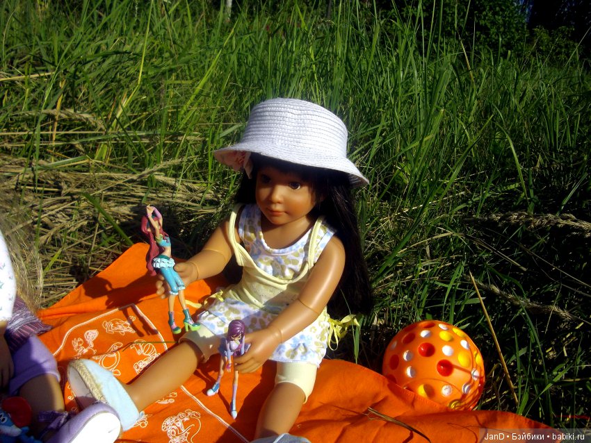 Kidz'N'Cats девчонки на природе (фото 8)