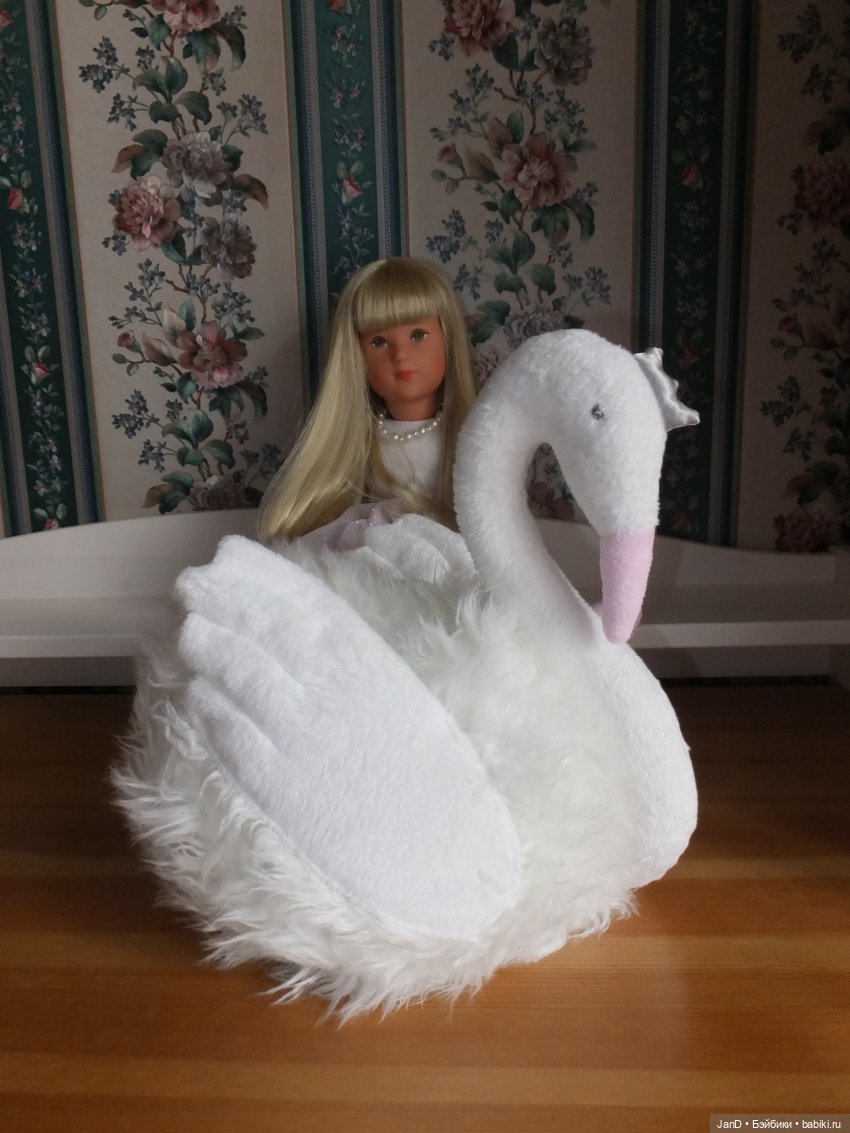 Käthe Kruse София и лебедь (фото 7)