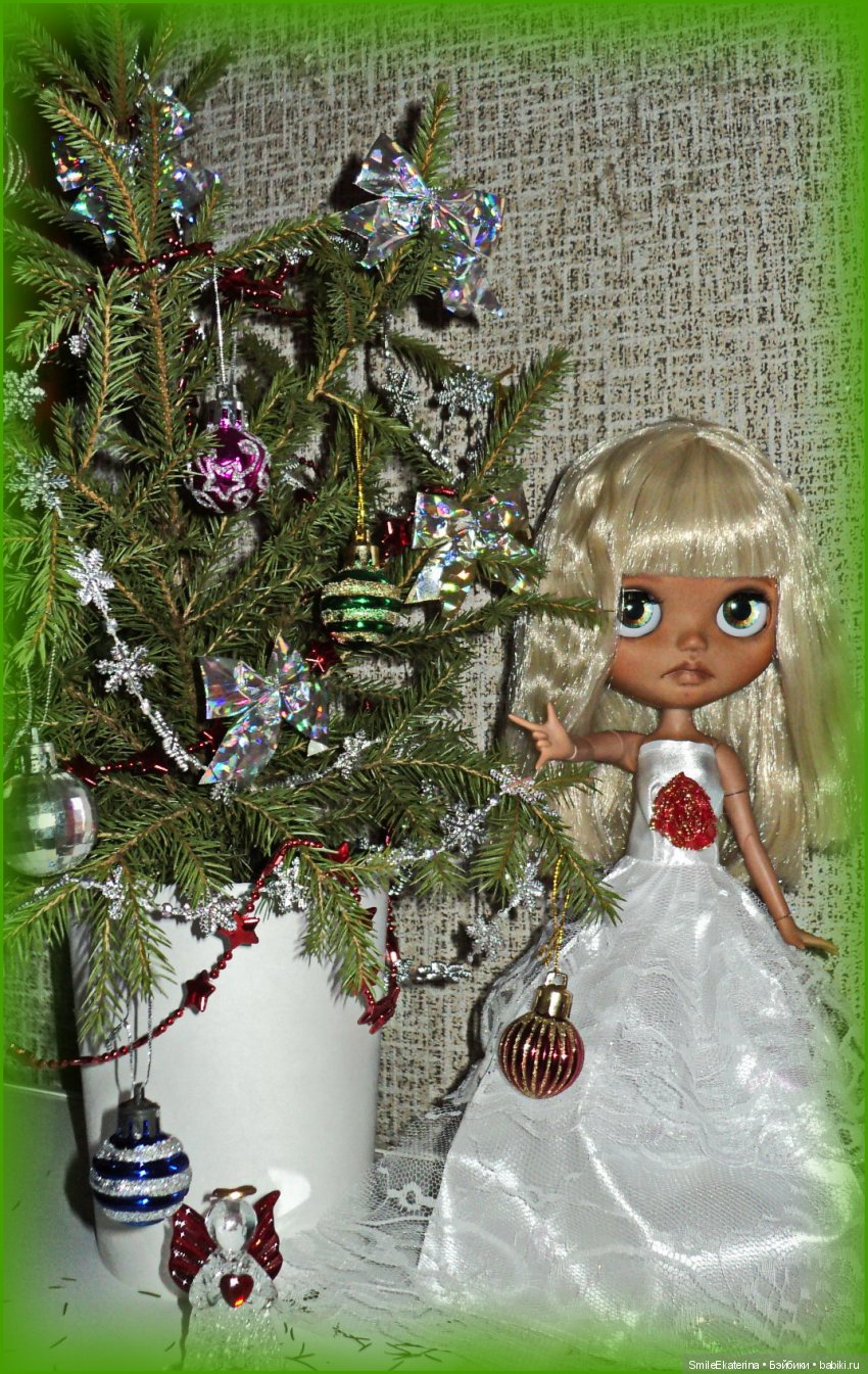 В нашей семье живут разные куколки и с некоторыми из них хотим всех поздравить с Новым годом (фото 3)
