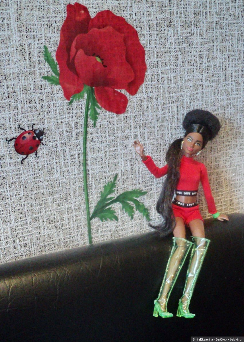 Подарок - сюрприз — Куклы Barbie (Барби): Looks (фото 5)