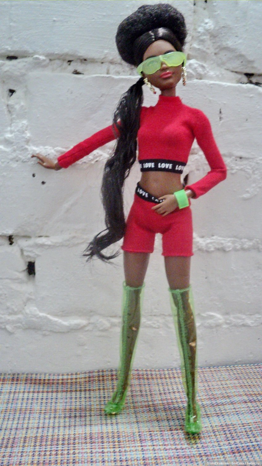 Подарок - сюрприз — Куклы Barbie (Барби): Looks (фото 3)