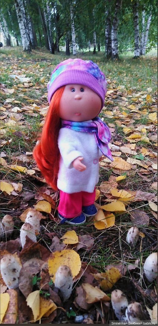 Брожу, брожу по сентябрю, неспешно листья приминаю