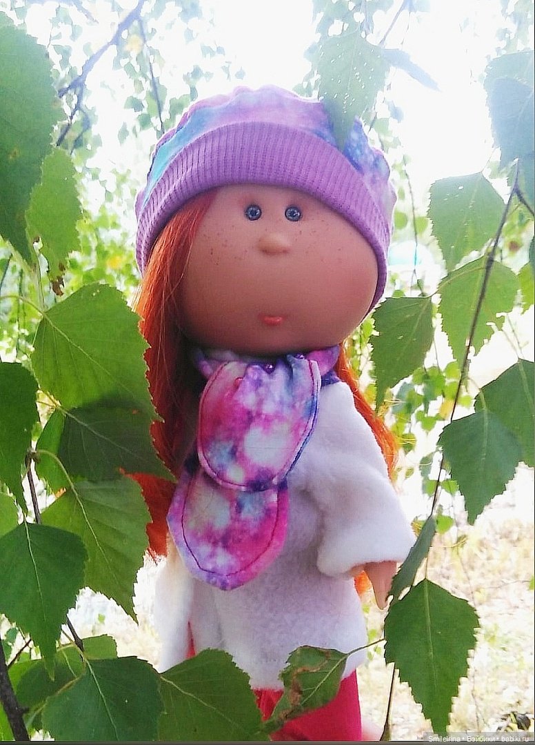 Брожу, брожу по сентябрю, неспешно листья приминаю