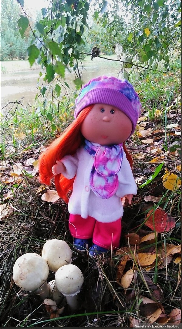 Брожу, брожу по сентябрю, неспешно листья приминаю