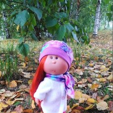 Брожу, брожу по сентябрю, неспешно листья приминаю.