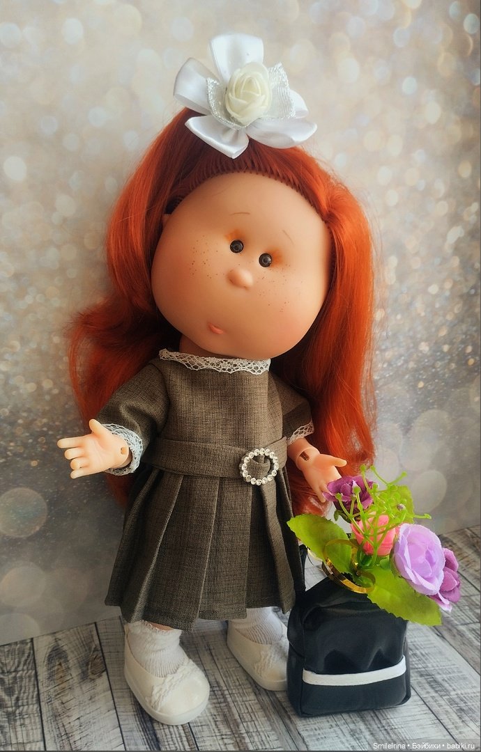 С началом учебного года — Куклы Nines d'Onil (Нинес): Миа (Mia) (фото 2)